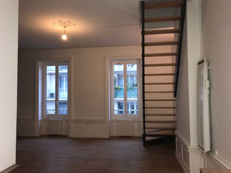 Comment transformer des combles pour créer un duplex : la réponse se trouve à Lyon 6 ème - photo 5
