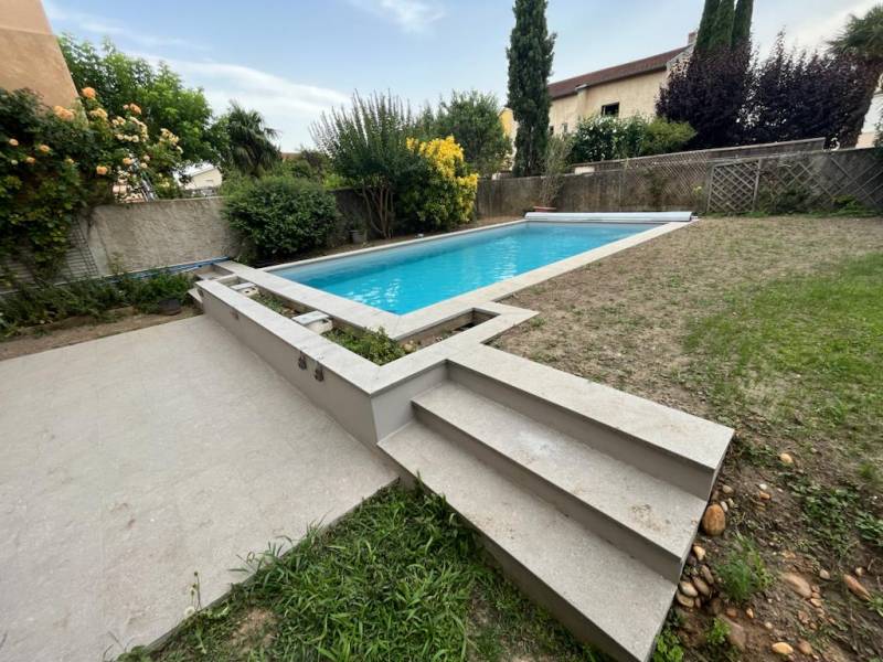 Conception et réalisation d'une piscine béton sur mesure 7X3,5 avec banquette intégrée à Sainte Foy Lès Lyon 69 - photo 5
