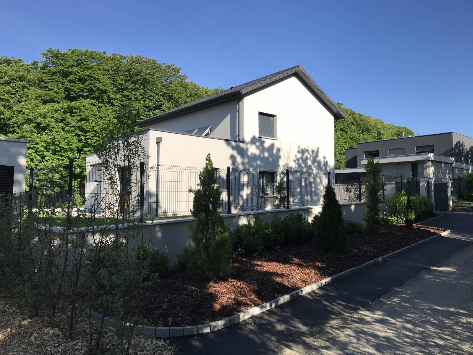 Constructeur de maison Ecully individuelle contemporaine sur mesure à étage avec piscine entérée - photo 2