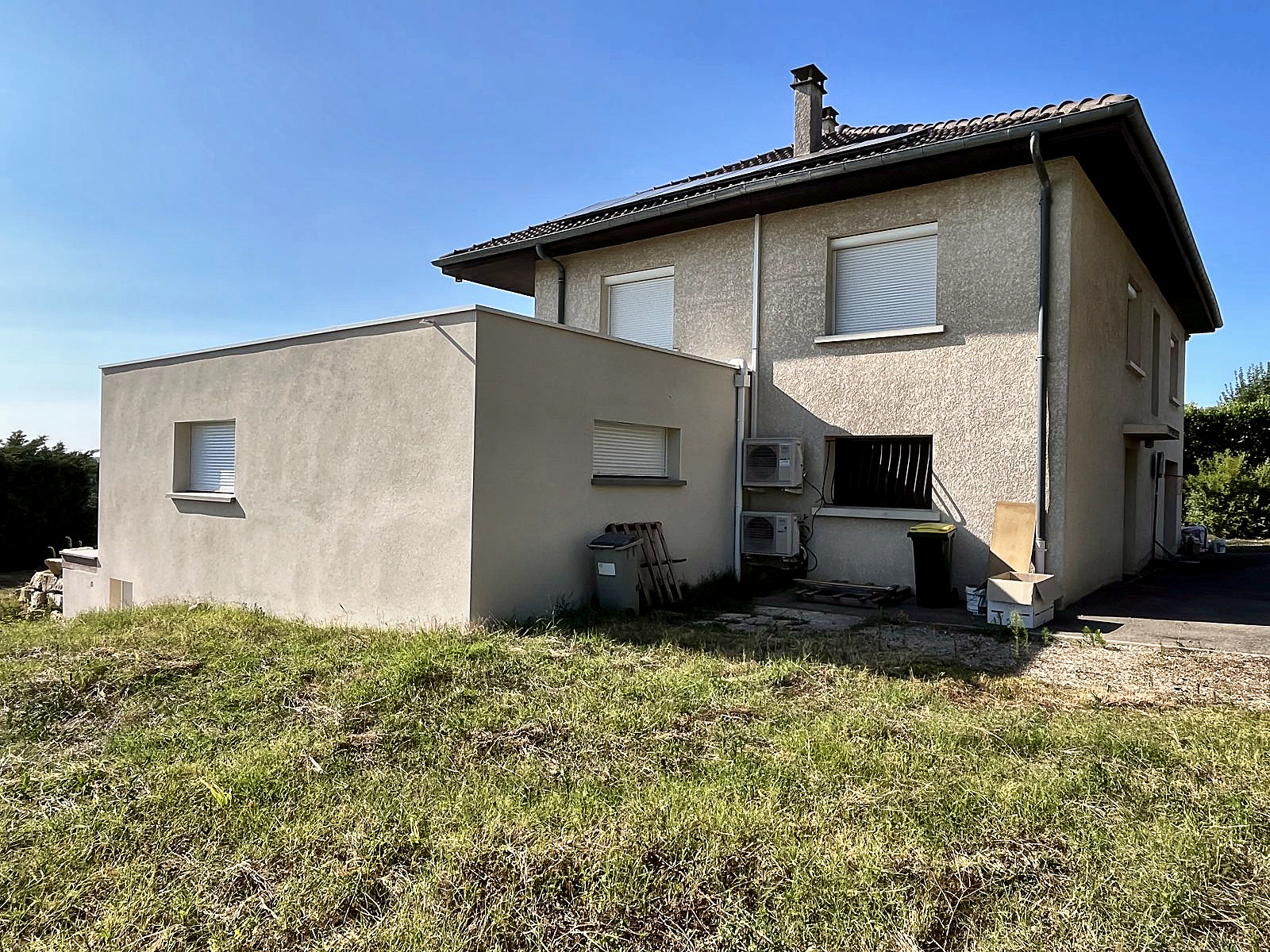 Extension et réaménagement d'un sous-sol à Jonage — la pièce de vie descendue en rez-de-jardin - Jonage