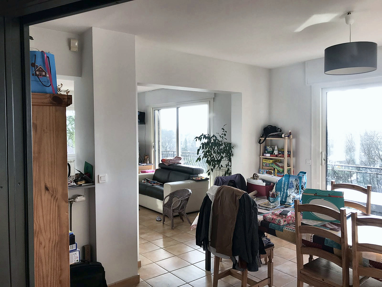 Avant travaux : l'ancienne pièce de vie située à l'étage, à Jonage