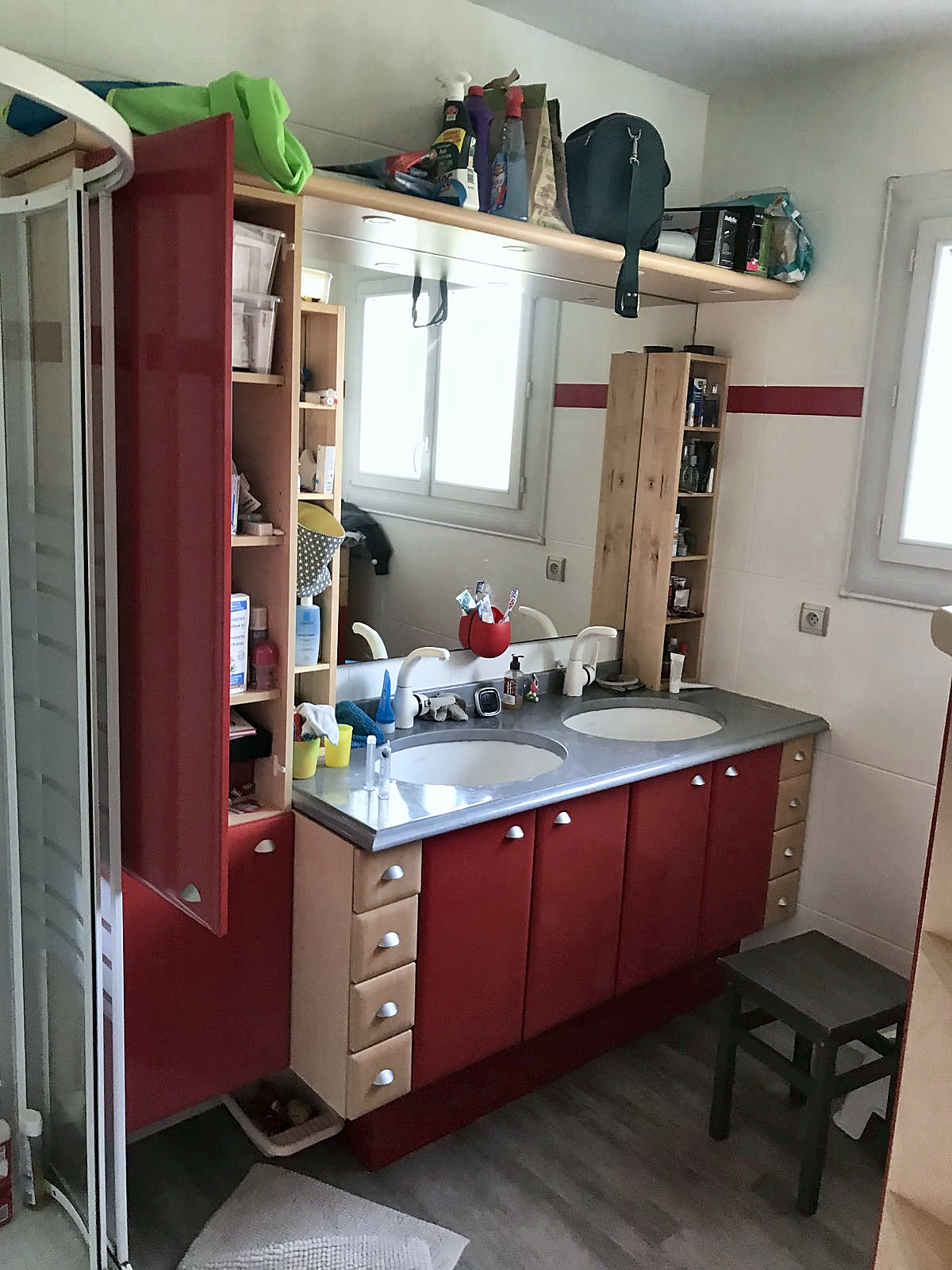 Avant travaux : l'ancienne cuisine fermée, à Jonage