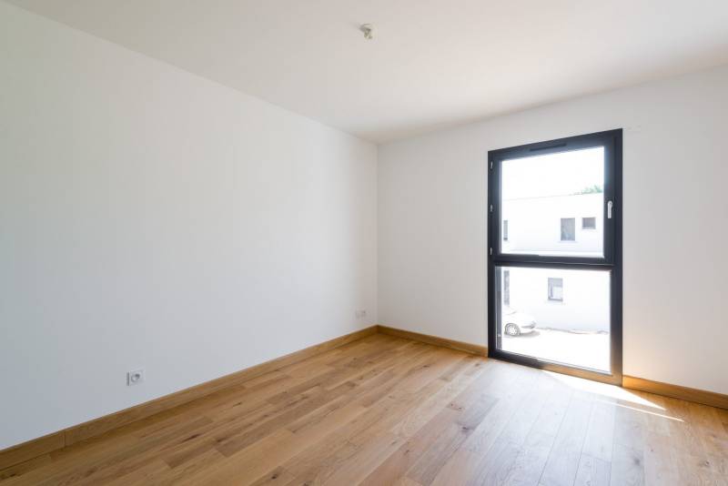Maison contemporaine neuve construite de A à Z à Saint Genis Laval dans l'Ouest lyonnais (69) - photo 9