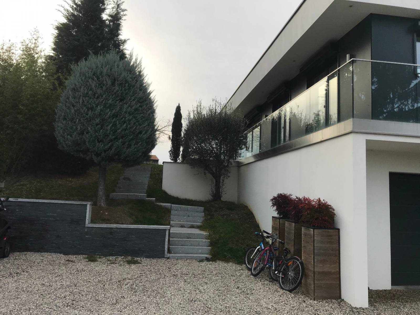 Projet de surélévation avec création d’un étage sur toiture terrasse et d’une piscine sur mesure à Lissieu - photo 2