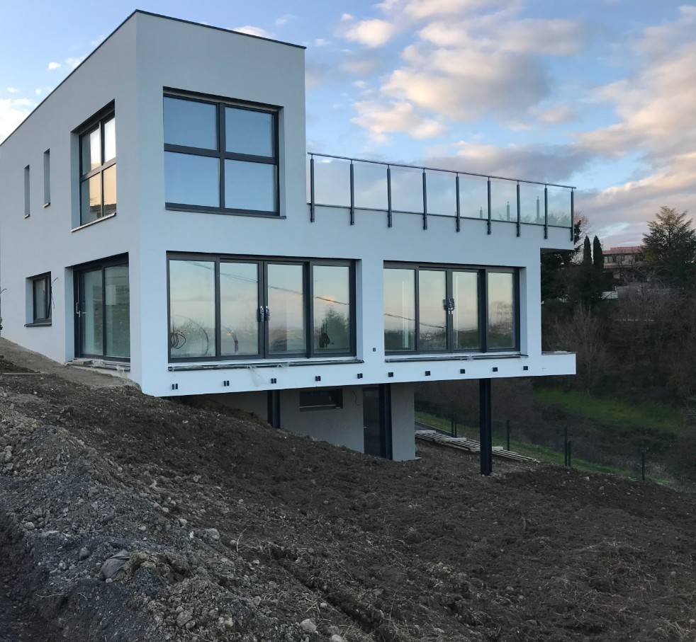 Réalisation d'une maison contemporaine à ossature bois construite en kit à Vernaison, dans l’Ouest Lyonnais - photo 2