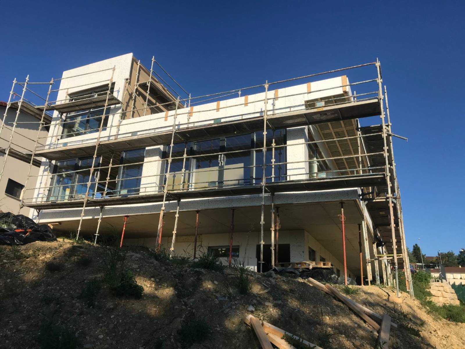 Réalisation d'une maison contemporaine à ossature bois construite en kit à Vernaison, dans l’Ouest Lyonnais - photo 3