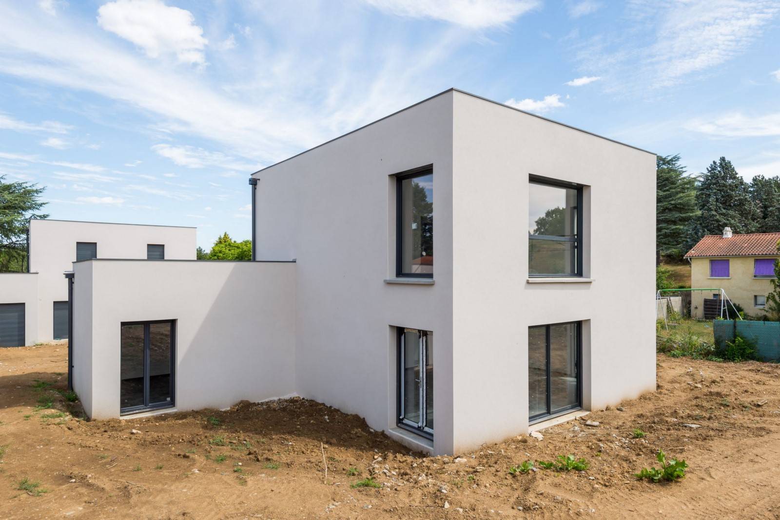 Réalisation d'une maison contemporaine à toit plat à Saint Genis Laval dans le Rhône (69) - photo 2
