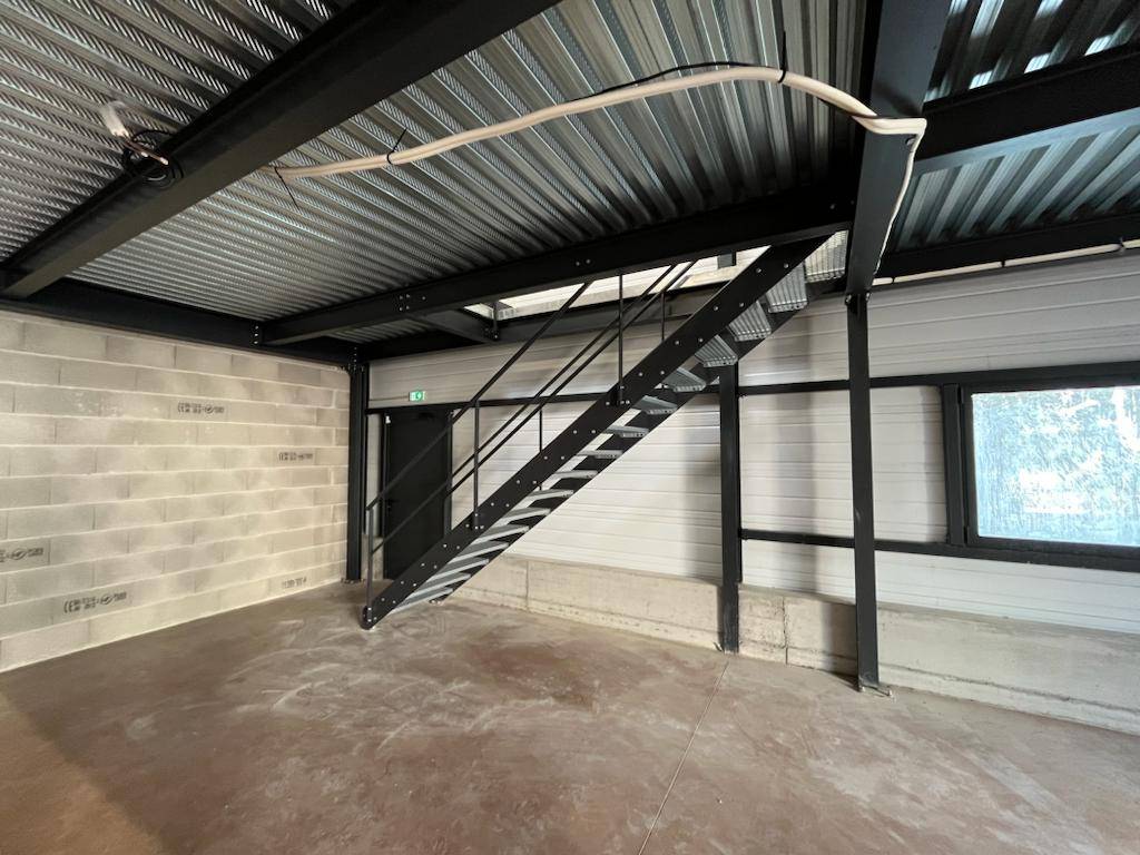 Rénovation hangar métallique avec aménagement de bureaux et création d’une mezzanine à Taluyers - photo 3