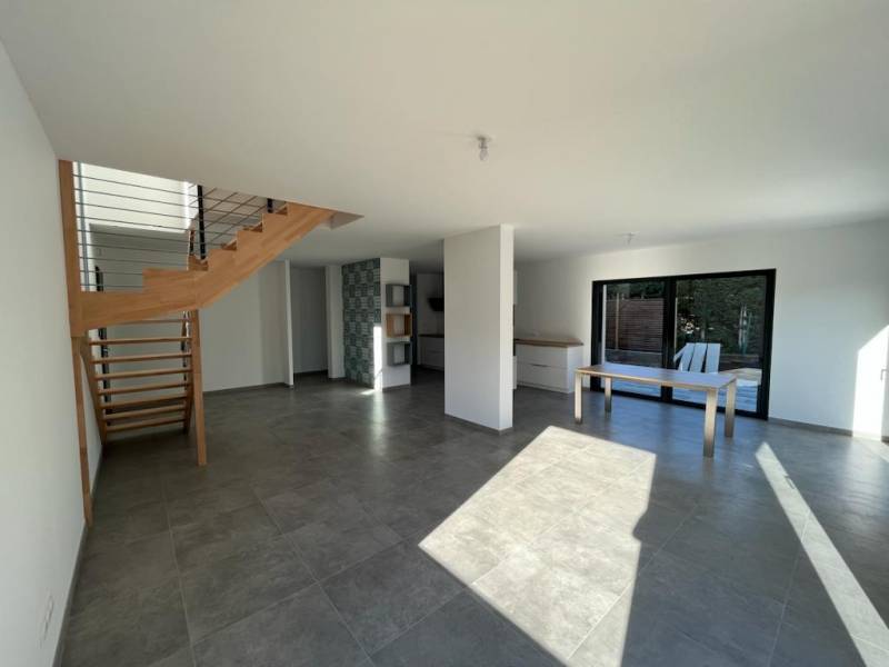 Une Maison à l’architecture moderne livrée clé en main à Irigny - photo 8